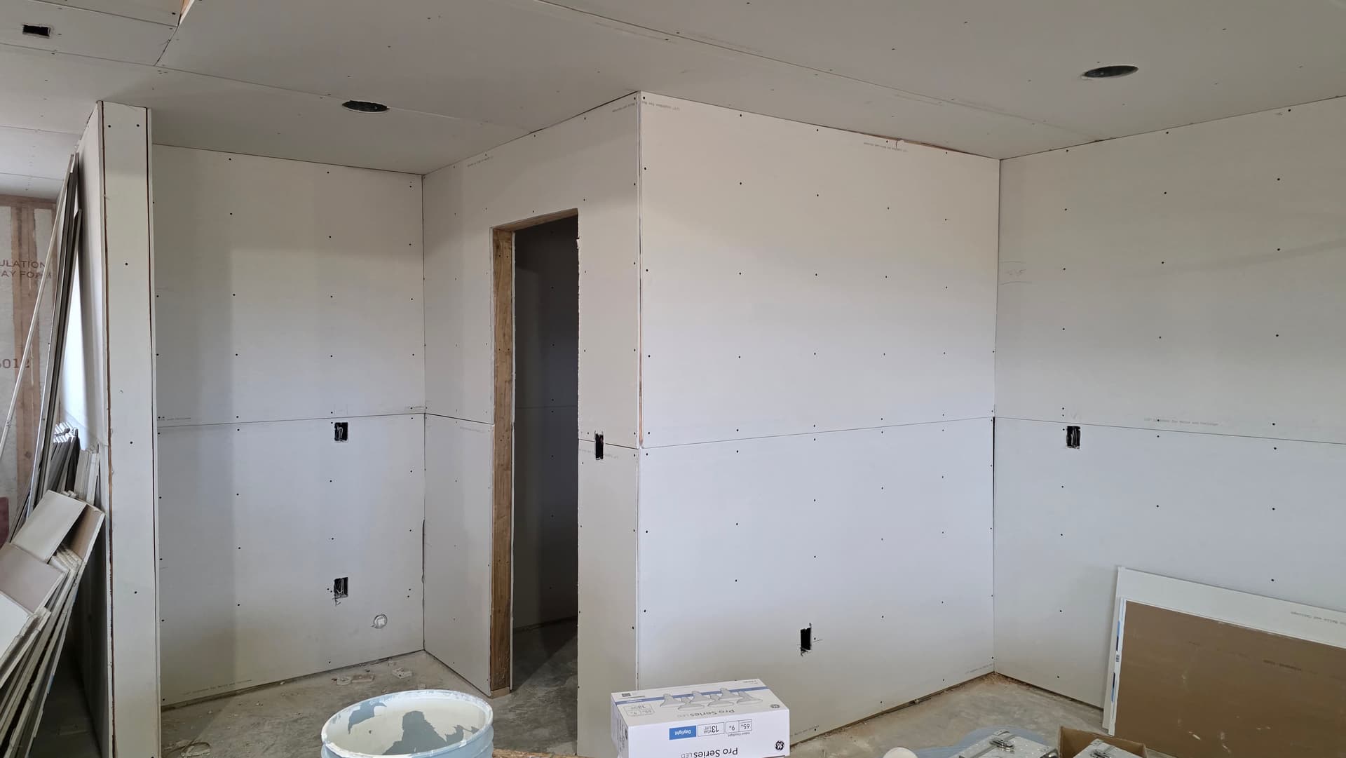 Gallery photos for Dark Green Siding and Modern Interiors with Edson Builders: Image #5